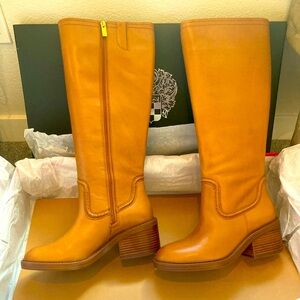NIB Retired “Vuliann” Vince Camuto Boots, size 8